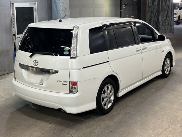 Toyota ISIS 2012 8172859-5