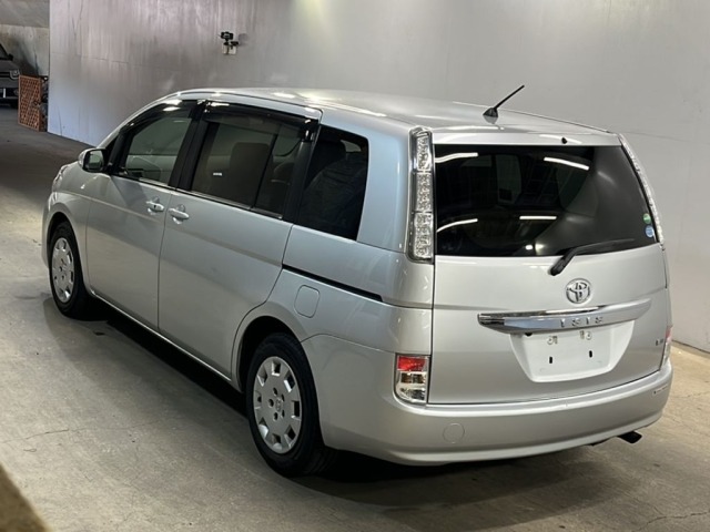 Toyota ISIS 2013 8172866-1