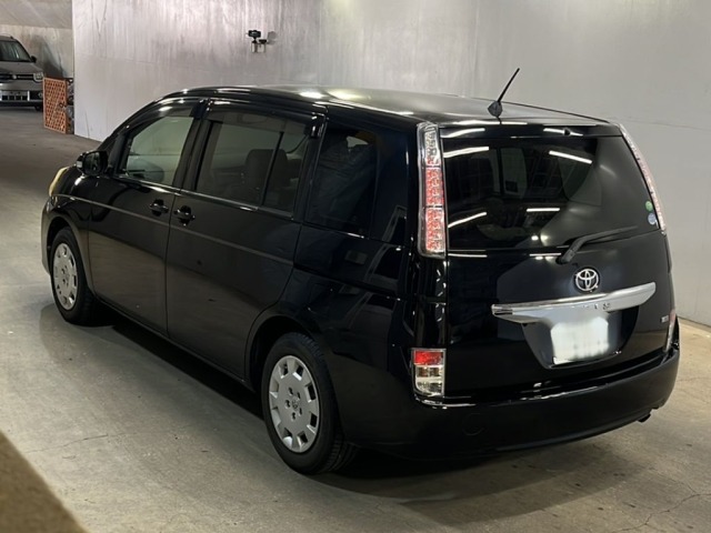 Toyota ISIS 2013 8172873-1