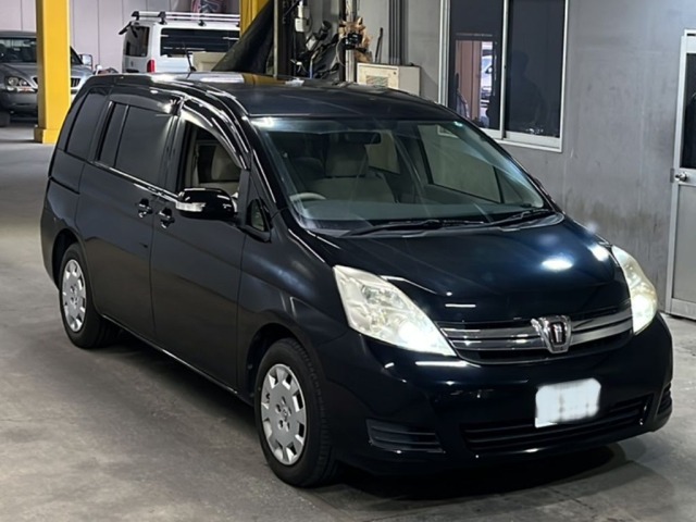 Toyota ISIS 2013 8172873-4