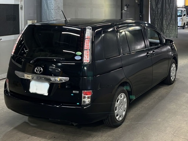 Toyota ISIS 2013 8172873-5