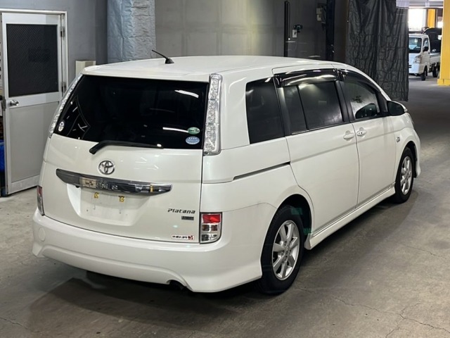 Toyota ISIS 2015 8172874-5