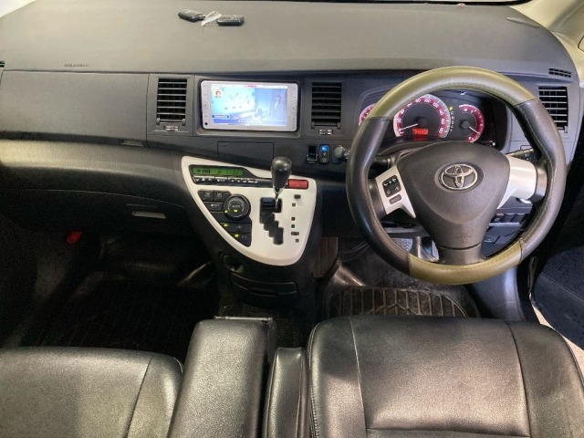 Toyota ISIS 2012 8172900-3
