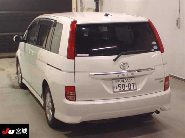 Toyota ISIS 2010 8172901-1