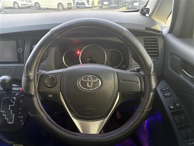 Toyota ISIS 2014 8172911-10