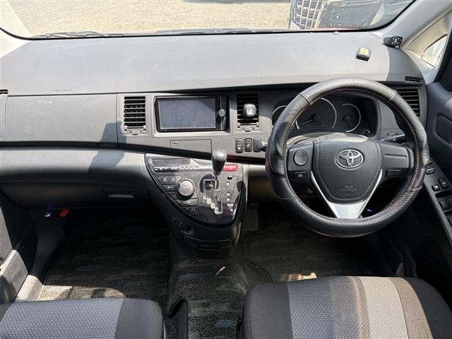 Toyota ISIS 2014 8172911-14