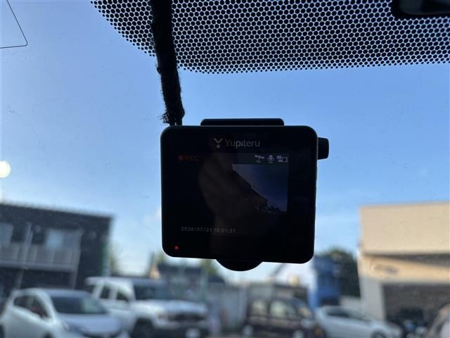 Toyota ISIS 2014 8172911-20