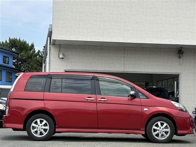 Toyota ISIS 2014 8172911-21