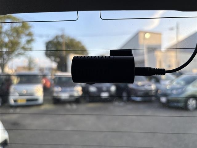 Toyota ISIS 2014 8172911-22