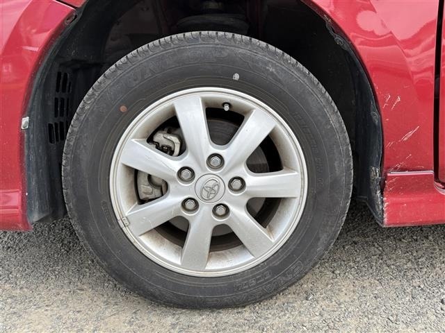 Toyota ISIS 2014 8172911-3