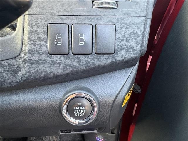 Toyota ISIS 2014 8172911-4