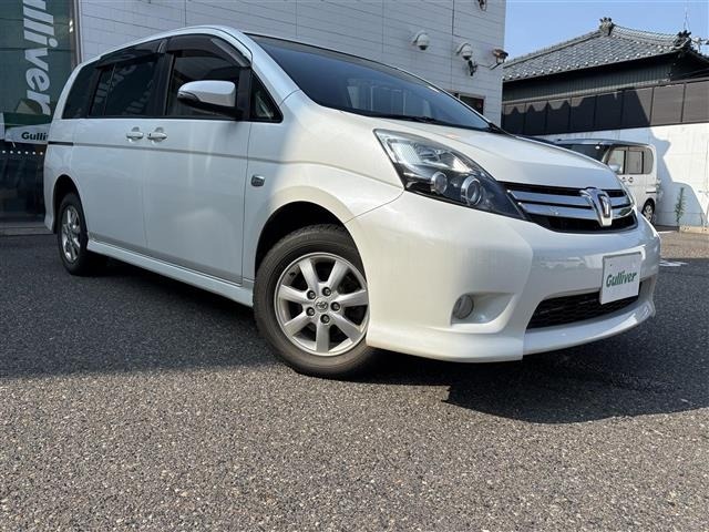 Toyota ISIS 2015 8172912-0