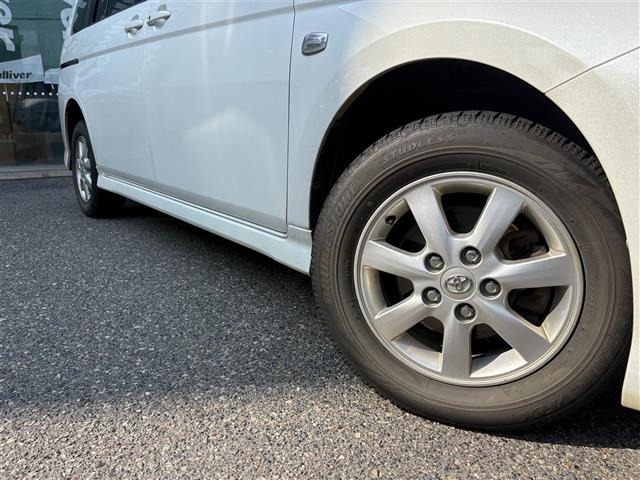 Toyota ISIS 2015 8172912-10