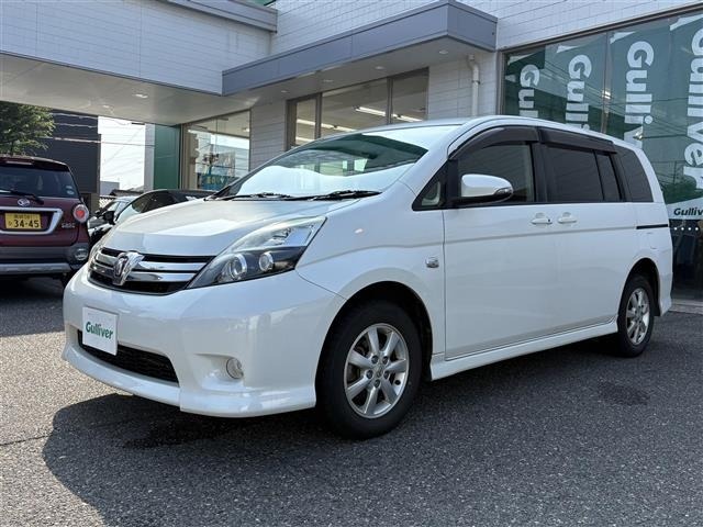 Toyota ISIS 2015 8172912-12