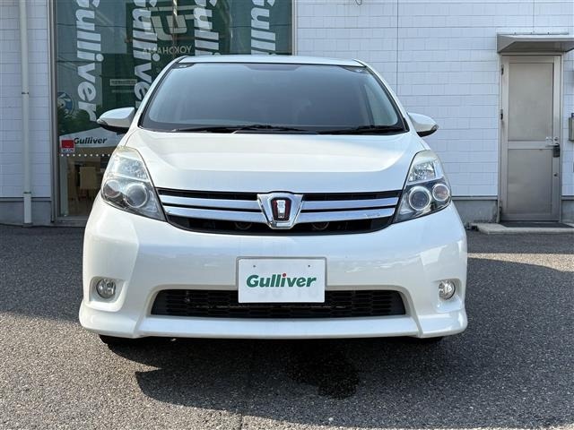 Toyota ISIS 2015 8172912-13