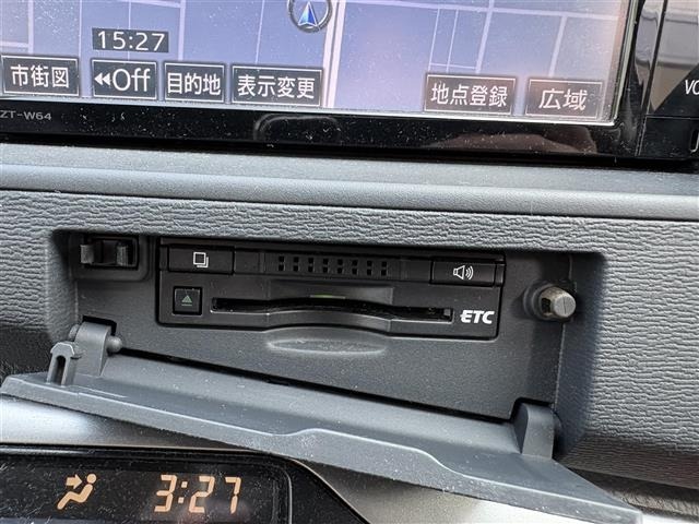 Toyota ISIS 2015 8172912-18