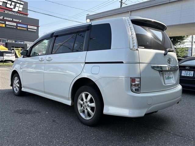 Toyota ISIS 2015 8172912-21