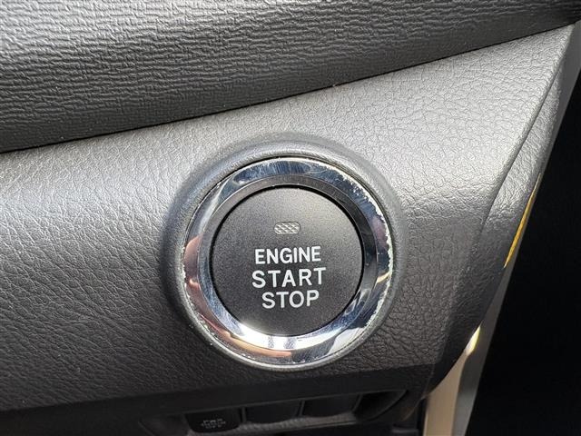 Toyota ISIS 2015 8172912-22