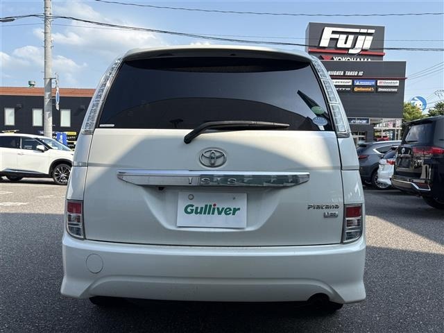 Toyota ISIS 2015 8172912-23