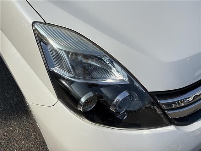 Toyota ISIS 2015 8172912-7