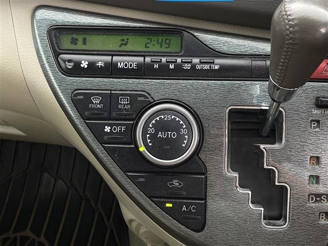 Toyota ISIS 2009 8172919-1