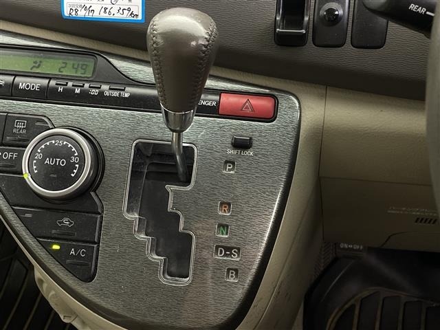 Toyota ISIS 2009 8172919-3