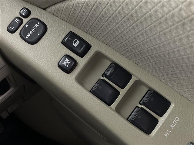 Toyota ISIS 2009 8172919-9