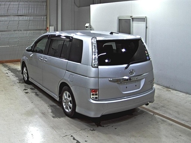 Toyota ISIS 2014 8172929-1