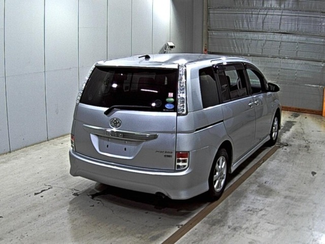 Toyota ISIS 2014 8172929-5