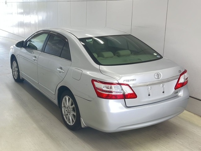 Toyota PREMIO 2014 8169372-1