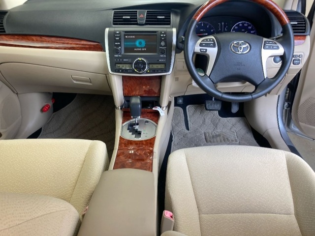 Toyota PREMIO 2014 8169372-4