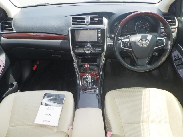 Toyota PREMIO 2017 8169398-3