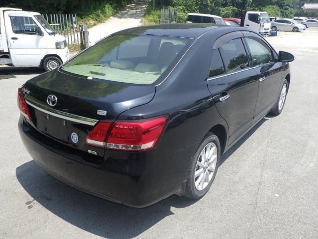 Toyota PREMIO 2017 8169398-5