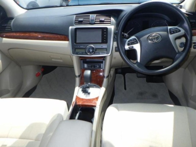 Toyota PREMIO 2015 8169422-3