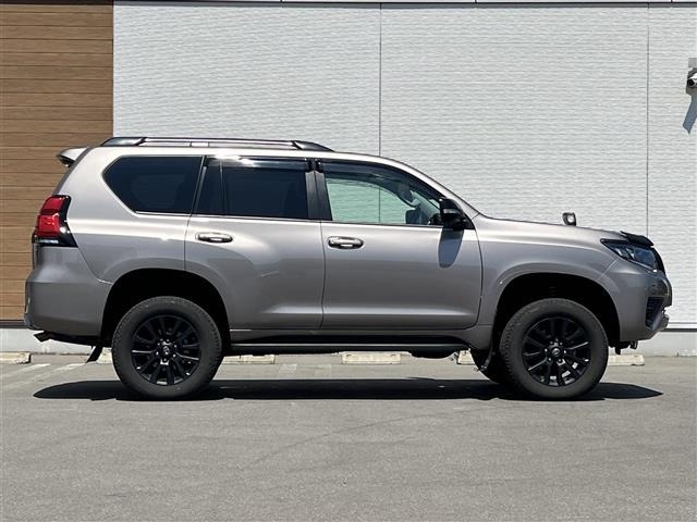 Toyota LAND CRUISER PRADO 2023 8177829-8