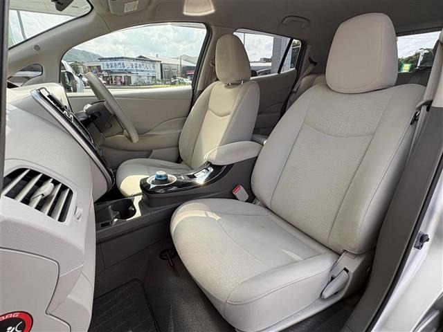 Nissan LEAF 2012 8178216-9