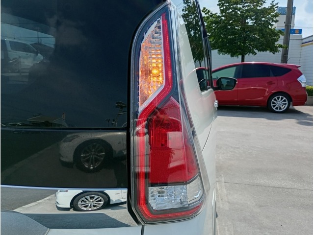 Nissan SERENA 2017 8177825-42