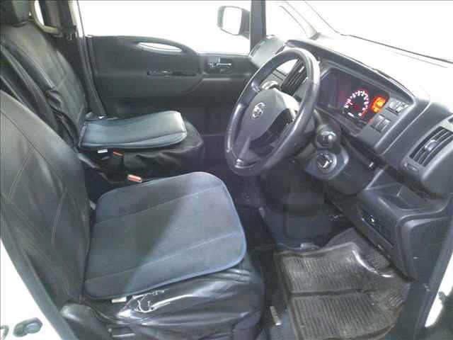 Nissan SERENA 2009 8177856-4