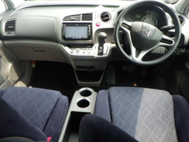 Honda STREAM 2011 8178696-3