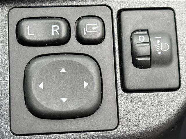 Toyota AQUA 2015 8192203-3