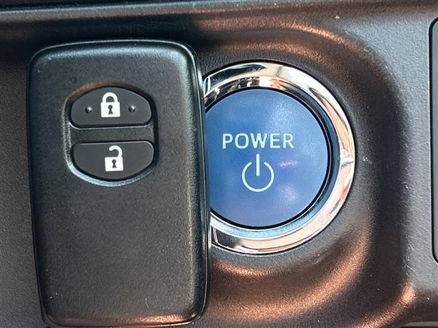 Toyota AQUA 2015 8192210-14