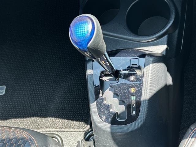Toyota AQUA 2015 8192210-4
