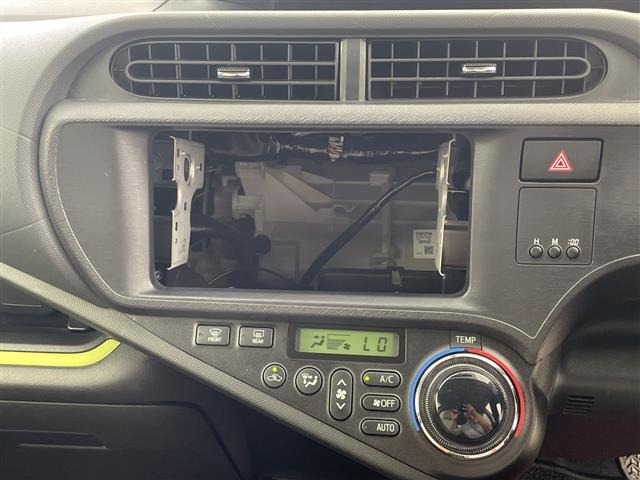 Toyota AQUA 2015 8192218-12