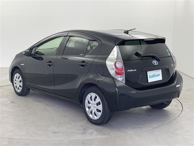 Toyota AQUA 2015 8192218-13