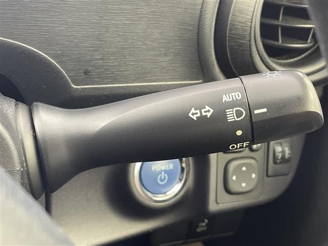 Toyota AQUA 2015 8192218-19