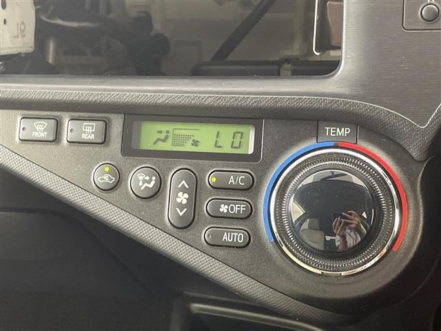 Toyota AQUA 2015 8192218-8