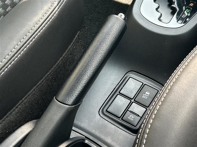 Toyota AQUA 2019 8192219-19