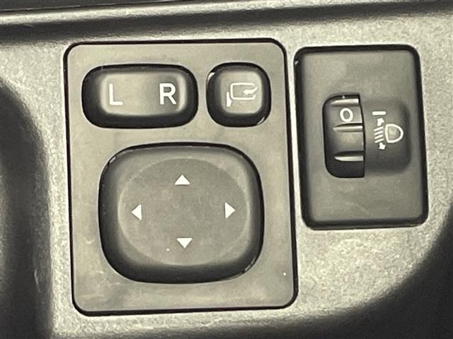 Toyota AQUA 2017 8192228-8