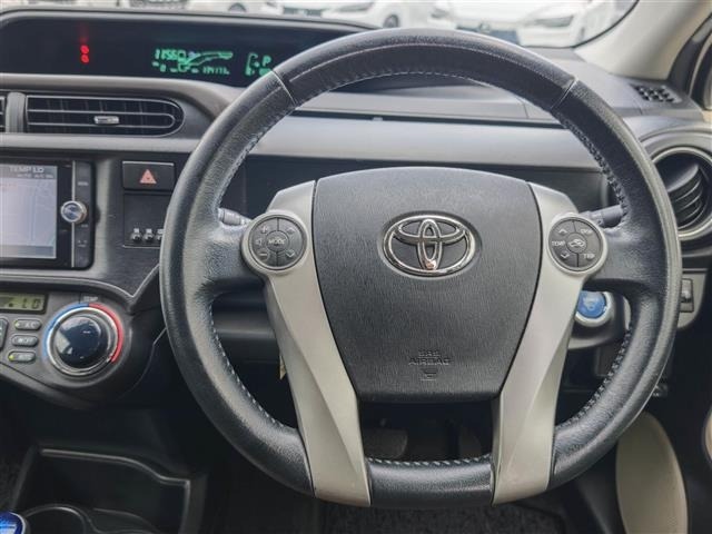 Toyota AQUA 2012 8192230-1