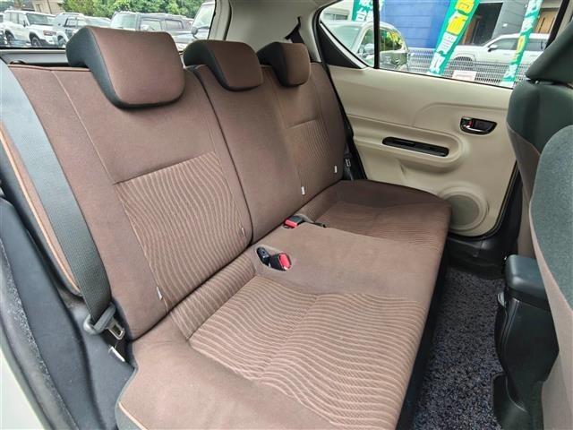 Toyota AQUA 2012 8192230-11